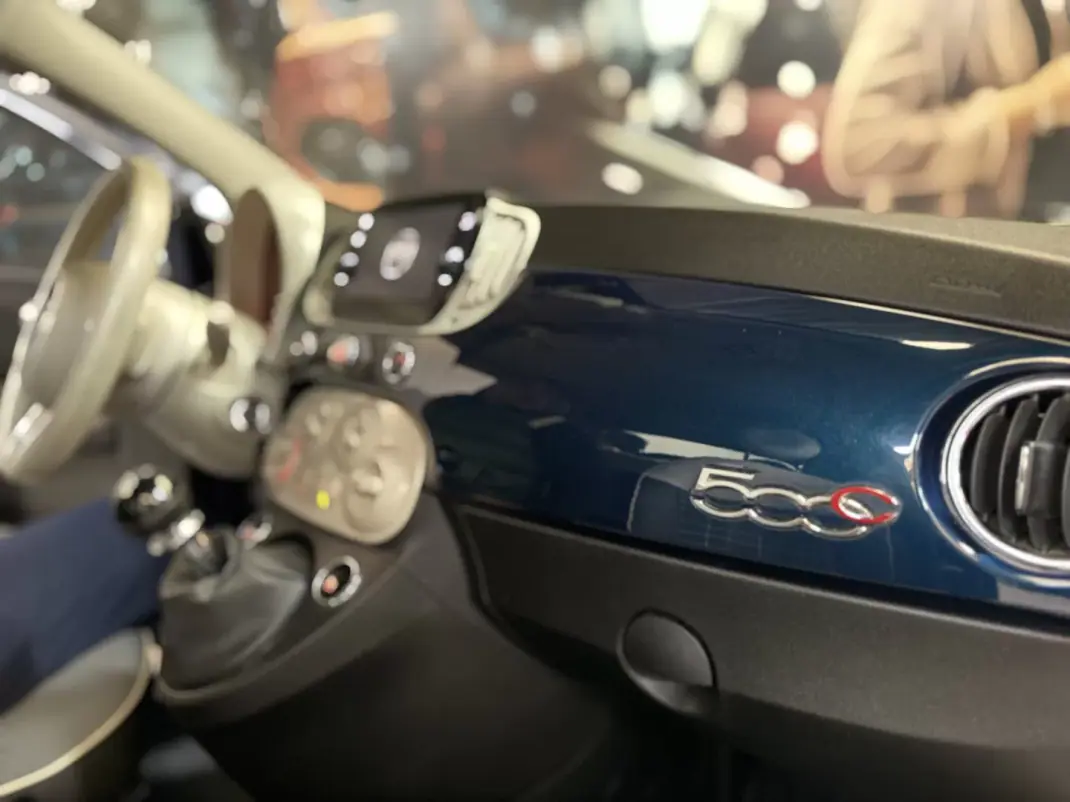 Fiat 500C 2020 - 12250 EUR, 113190 km - AUTO.MOTO.pt - 113190km - foto 16 de 18