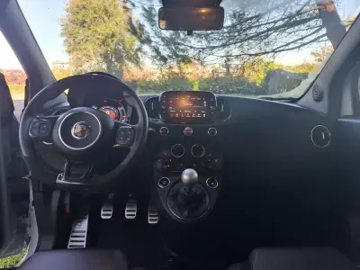 Abarth 695 2023 - 29990 EUR, 6300 km - AUTO.MOTO.pt - 6300km - foto 25 de 46