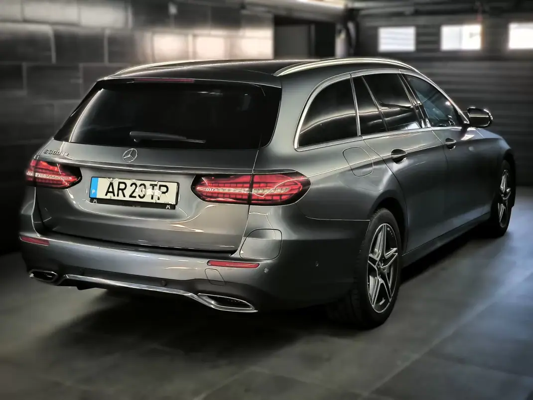 Mercedes-Benz E 300 2022 - 35950 EUR, 122245 km - AUTO.MOTO.pt - 122245km - foto 3 de 43