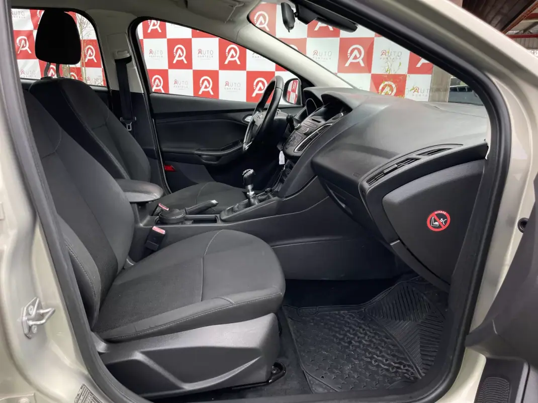 Ford Focus SW 2016 - 10490 EUR, 154200 km - AUTO.MOTO.pt - 154200km - foto 12 de 20