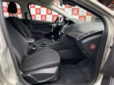 Ford Focus SW 2016 - 10490 EUR, 154200 km - AUTO.MOTO.pt - 154200km - foto 12 de 20