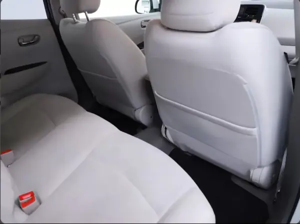 Nissan Leaf 2011 - 4900 EUR, 125000 km - AUTO.MOTO.pt - 125000km - foto 4 de 20
