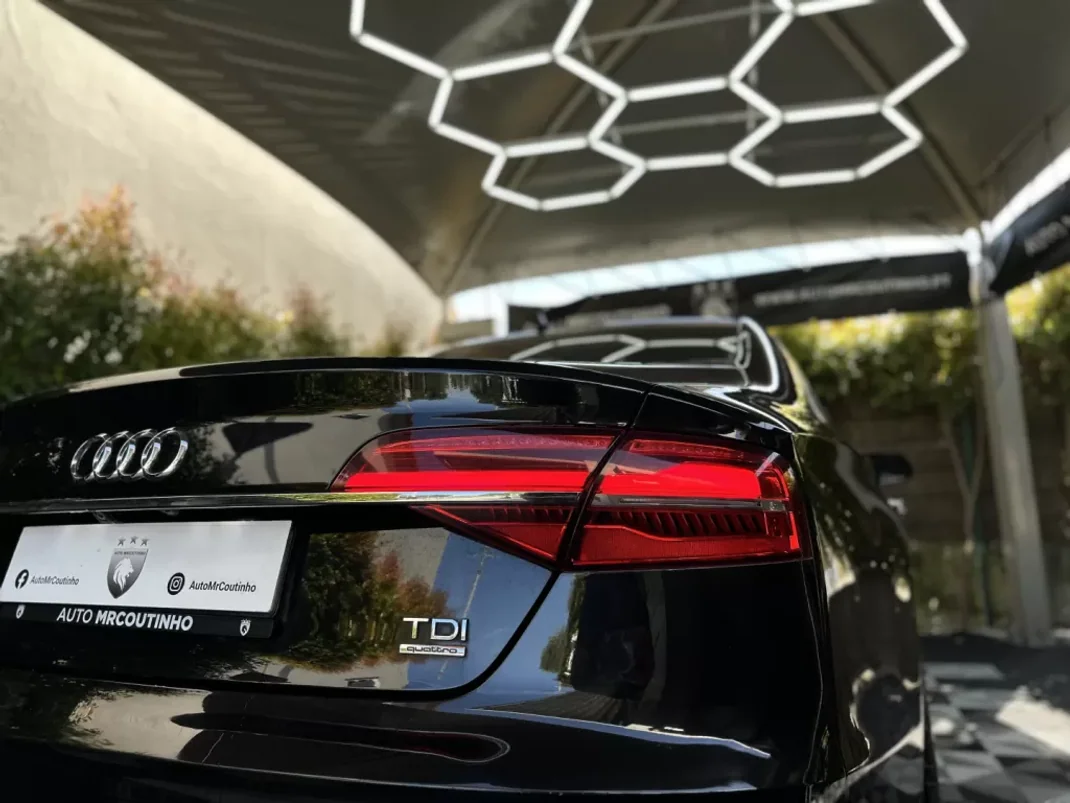 Audi A8 2016 - 39000 EUR, 170000 km - AUTO.MOTO.pt - 170000km - foto 10 de 53