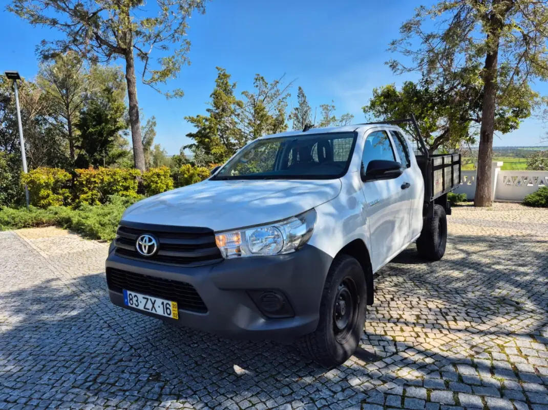 Toyota HILUX 2.4 D-4D 4WD CE CH 3L 2020 - 21750 EUR, 215046 km - AUTO.MOTO.pt - 215046km - foto 3 de 20