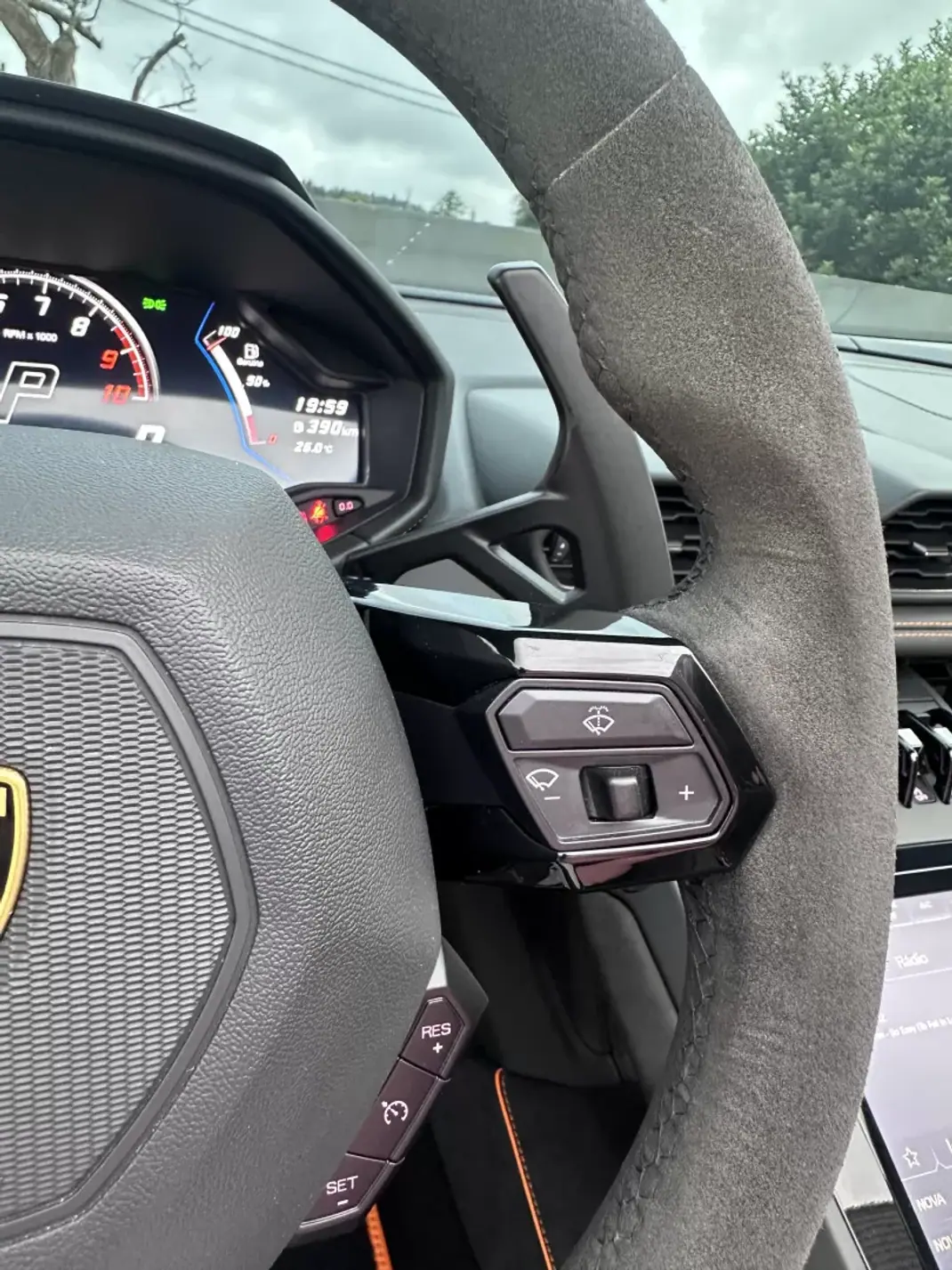 Lamborghini Huracán Spyder 2022 - 398000 EUR, 40000 km - AUTO.MOTO.pt - 40000km - foto 45 de 55