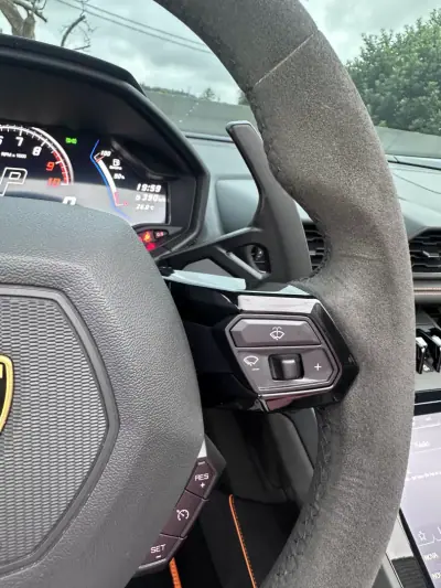 Lamborghini Huracán Spyder 2022 - 398000 EUR, 40000 km - AUTO.MOTO.pt - 40000km - foto 45 de 55