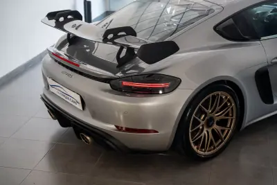 Porsche 718 Cayman 2022 - 220000 EUR, 9950 km - AUTO.MOTO.pt - 9950km - foto 17 de 42