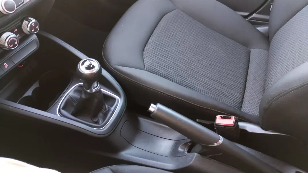 Audi A1 Sportback 2014 - 10999 EUR, 159000 km - AUTO.MOTO.pt - 159000km - foto 32 de 37