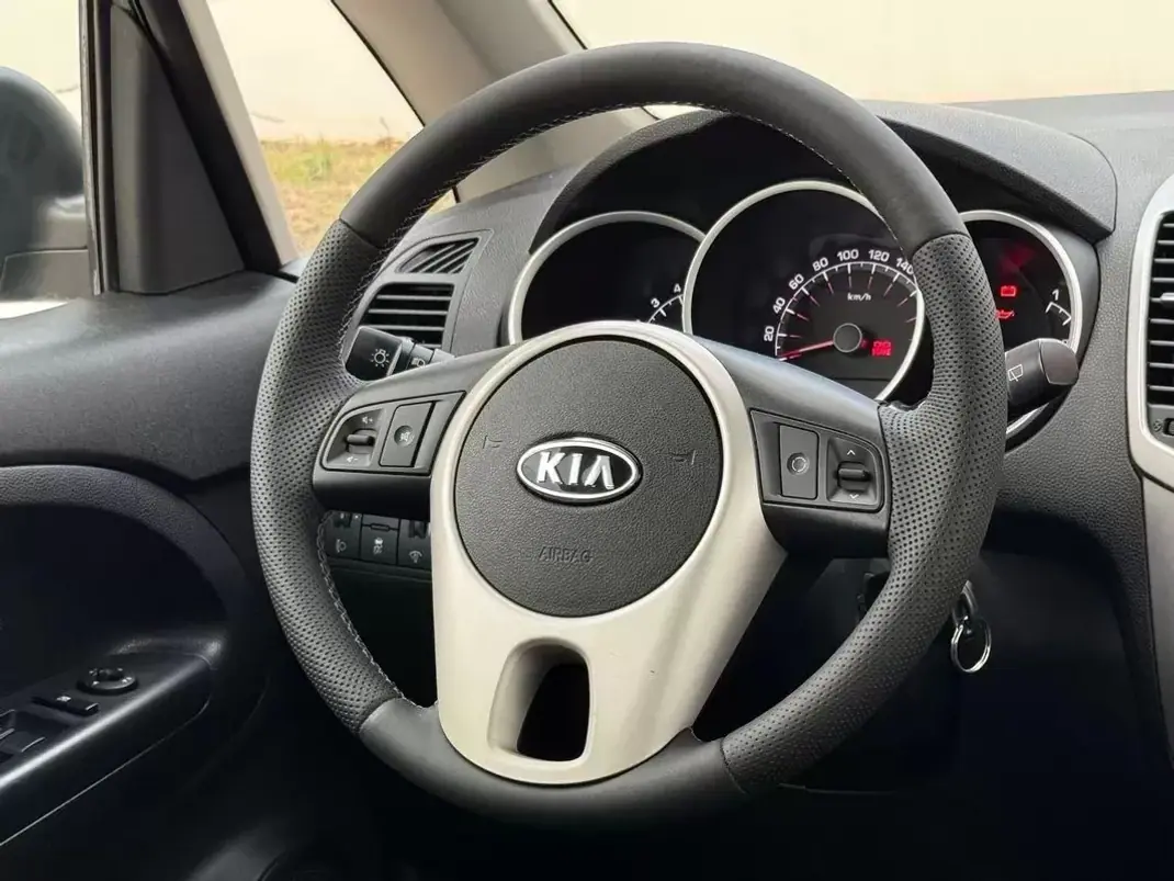 Kia Venga 2013 - 7950 EUR, 80000 km - 80000km - foto 14 de 24