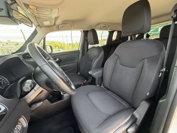 Jeep Renegade 2019 - 19800 EUR, 23341 km - AUTO.MOTO.pt - 23341km - foto 13 de 16