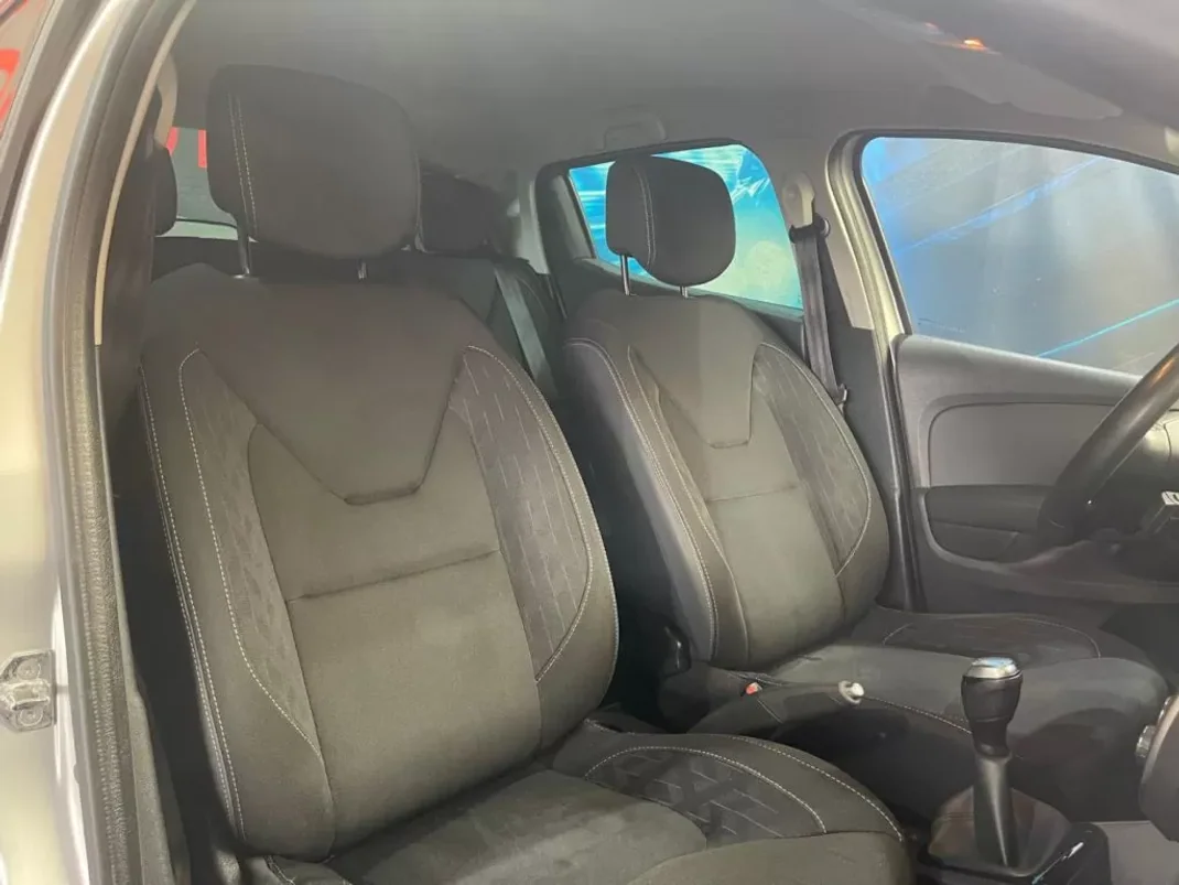 Renault Clio 2019 - 11750 EUR, 106000 km - AUTO.MOTO.pt - 106000km - foto 34 de 45