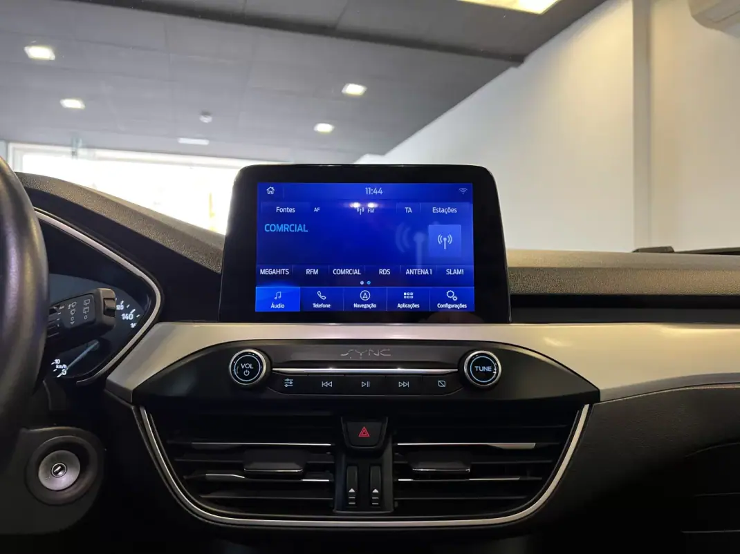 Ford Focus SW 2020 - 12990 EUR, 170000 km - AUTO.MOTO.pt - 170000km - foto 23 de 38