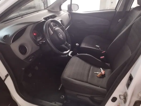 Toyota Yaris 2016 - 10500 EUR, 116000 km - 116000km - foto 7 de 11