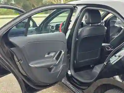 Mercedes-Benz A 250 Limousine 2021 - 21000 EUR, 202000 km - AUTO.MOTO.pt - 202000km - foto 7 de 12