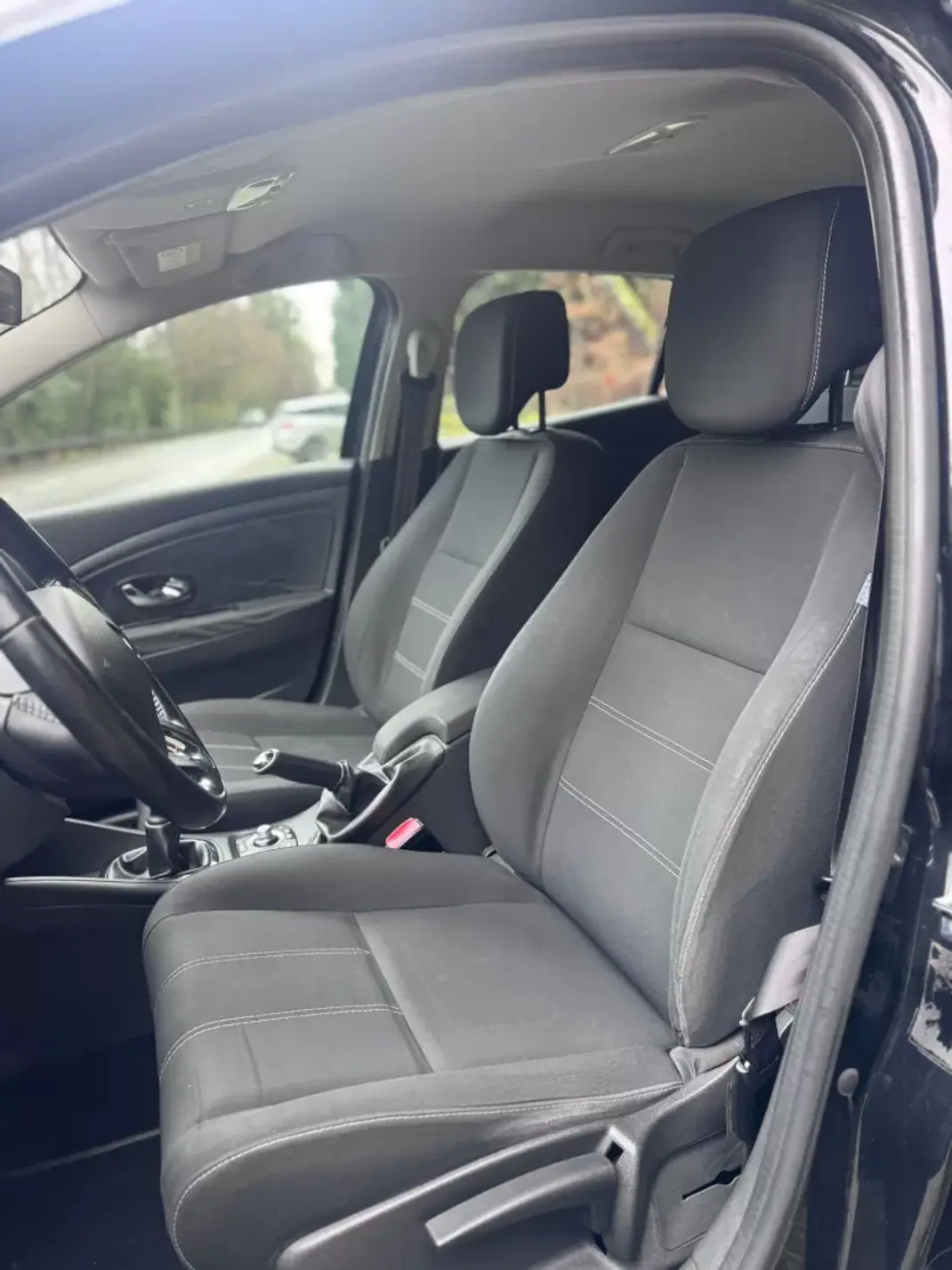 Renault Mégane 2014 - 9500 EUR, 146170 km - AUTO.MOTO.pt - 146170km - foto 7 de 19