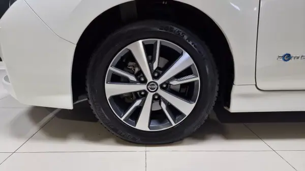 Nissan Leaf 2018 - 17950 EUR, 108446 km - AUTO.MOTO.pt - 108446km - foto 16 de 44