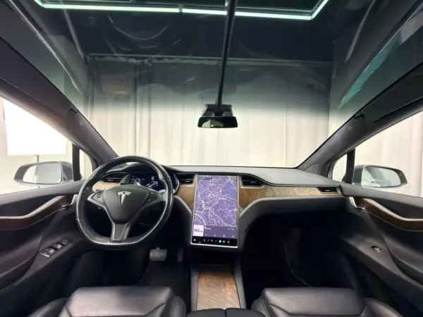 Tesla Model X 2018 - 27000 EUR, 199000 km - AUTO.MOTO.pt - 199000km - foto 11 de 24