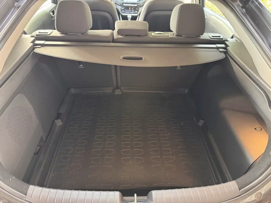 Hyundai Ioniq 2017 - 13250 EUR, 88000 km - AUTO.MOTO.pt - 88000km - foto 22 de 23