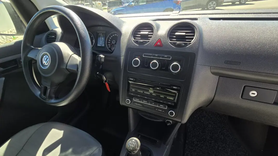 VW Caddy 1.6TDI 2015 - 9990 EUR, 208841 km - AUTO.MOTO.pt - 208841km - foto 9 de 16