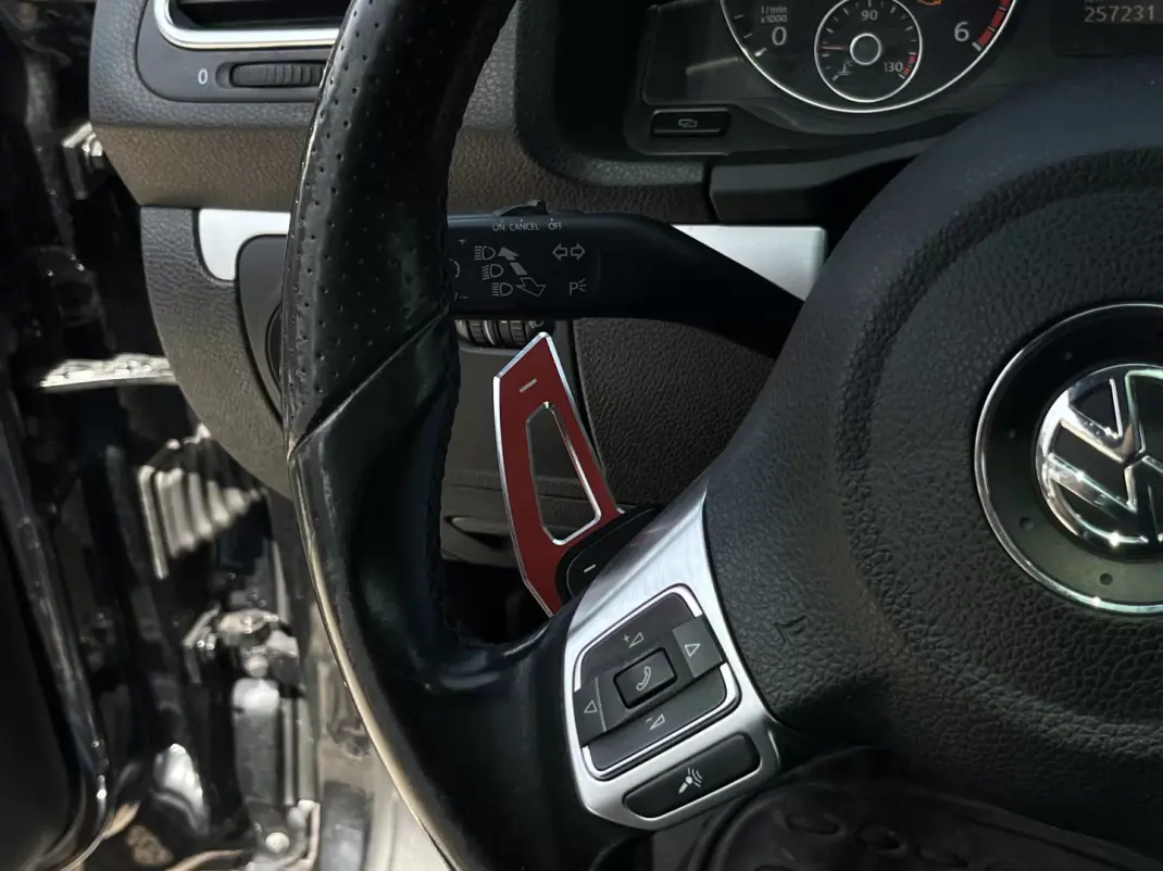 Volkswagen Scirocco 2010 - 13900 EUR, 255000 km - AUTO.MOTO.pt - 255000km - foto 12 de 16