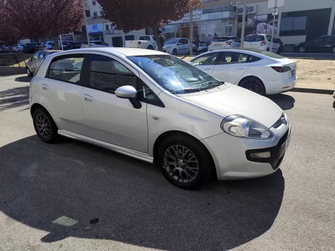 Fiat Punto Evo 2011 - 5000 EUR, 258000 km - AUTO.MOTO.pt - 258000km - foto 9 de 18