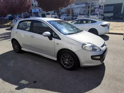 Fiat Punto Evo 2011 - 5000 EUR, 258000 km - AUTO.MOTO.pt - 258000km - foto 9 de 18