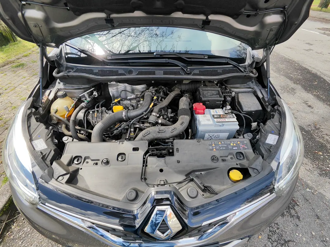 Renault Captur 2017 - 11000 EUR, 143000 km - AUTO.MOTO.pt - 143000km - foto 21 de 22