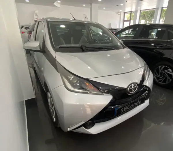 Toyota Aygo 2015 - 9850 EUR, 116267 km - AUTO.MOTO.pt - 116267km - foto 32 de 34