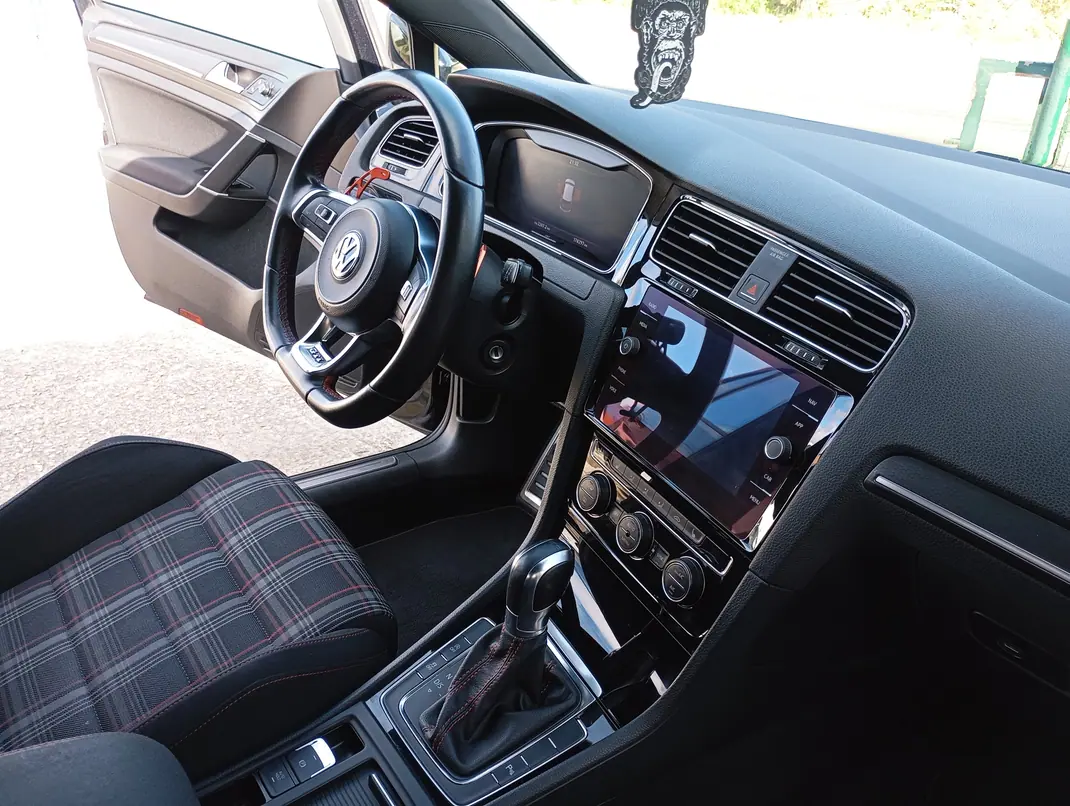 Volkswagen Golf 2017 - 25999 EUR, 178297 km - AUTO.MOTO.pt - 178297km - foto 5 de 11