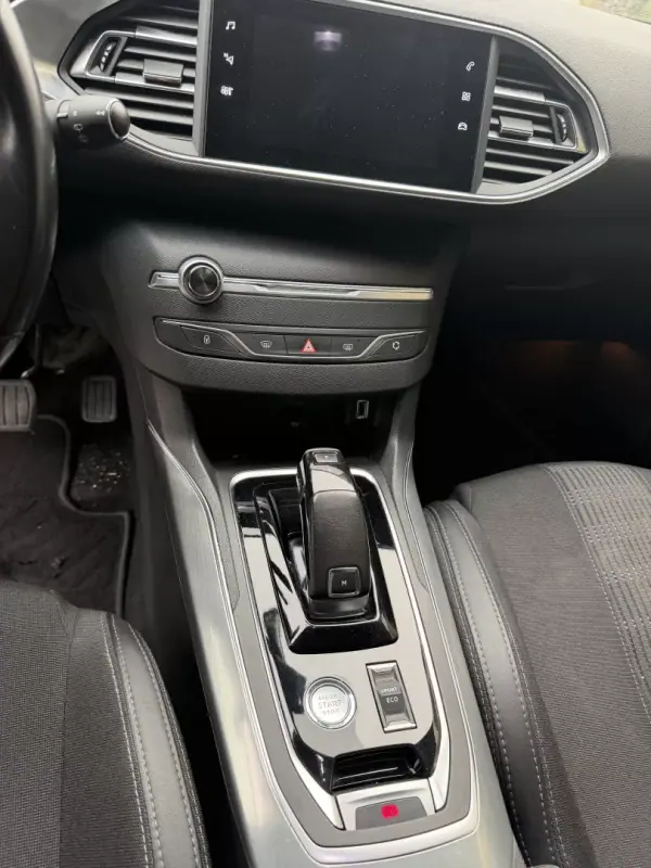 Peugeot 308 SW 2020 - 17900 EUR, 124000 km - AUTO.MOTO.pt - 124000km - foto 10 de 13