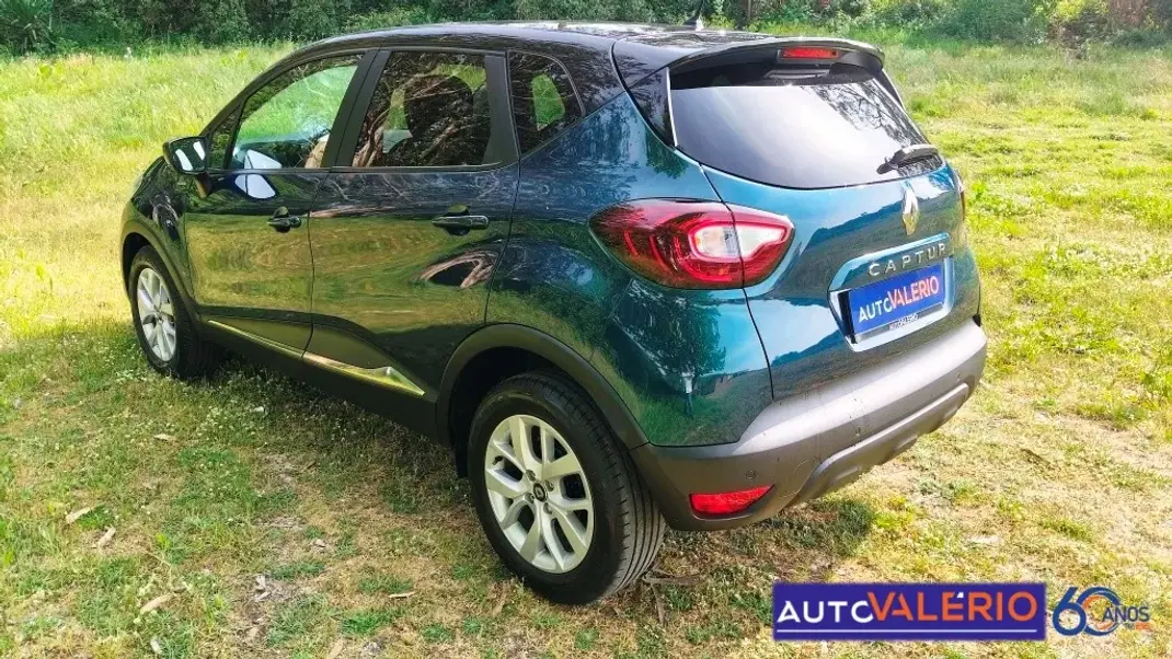 Renault Captur 2019 - 13950 EUR, 61525 km - AUTO.MOTO.pt - 61525km - foto 3 de 30