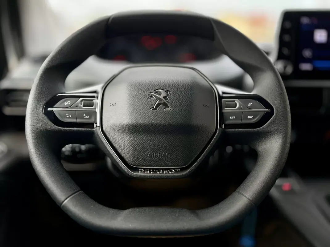 Peugeot Partner 1.5 BlueHdi L2 102Cv | CARPLAY | IVA DEDUTÍVEL 2023 - 16950 EUR, 47000 km - AUTO.MOTO.pt - 47000km - foto 17 de 21