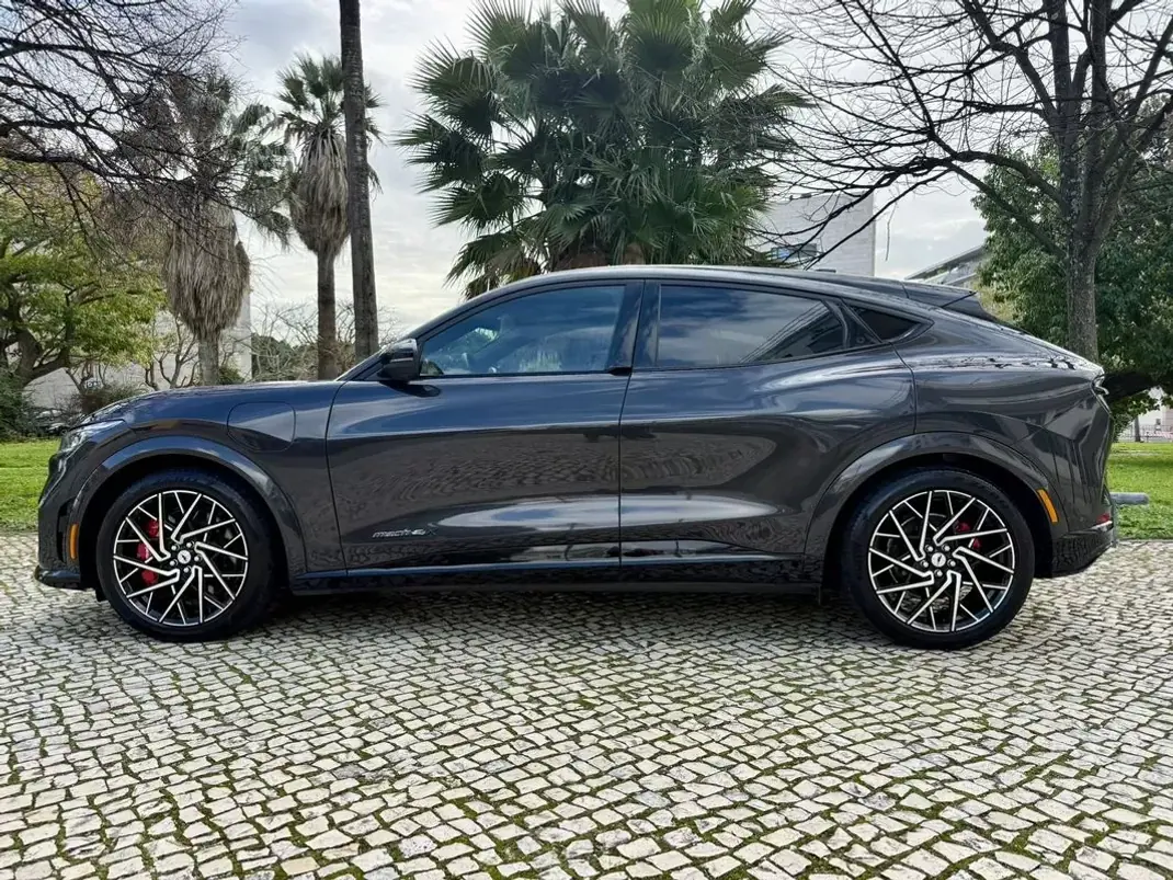 Ford Mustang Mach-E 2022 - 35990 EUR, 68980 km - AUTO.MOTO.pt - 68980km - foto 16 de 51
