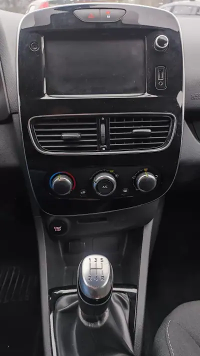 Renault Clio 2019 - 11898 EUR, 116998 km - AUTO.MOTO.pt - 116998km - foto 8 de 14