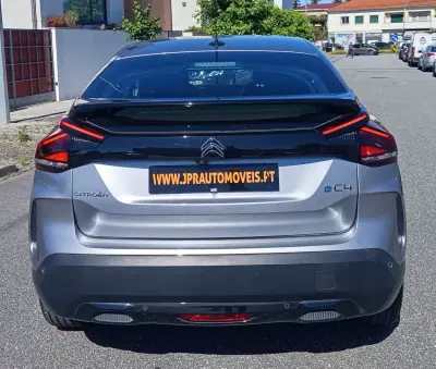 Citroën e-C4 2022 - 18990 EUR, 35200 km - AUTO.MOTO.pt - 35200km - foto 8 de 19