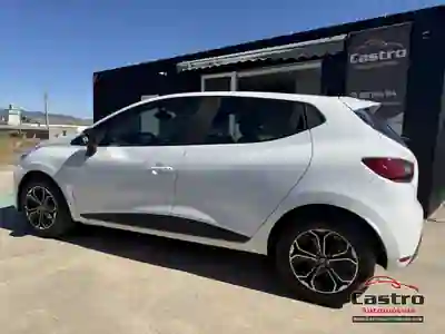 Renault Clio 2017 - 10500 EUR, 130579 km - AUTO.MOTO.pt - 130579km - foto 3 de 9