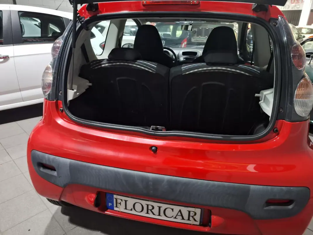 Citroën C1 2013 - 5900 EUR, 129862 km - AUTO.MOTO.pt - 129862km - foto 6 de 11