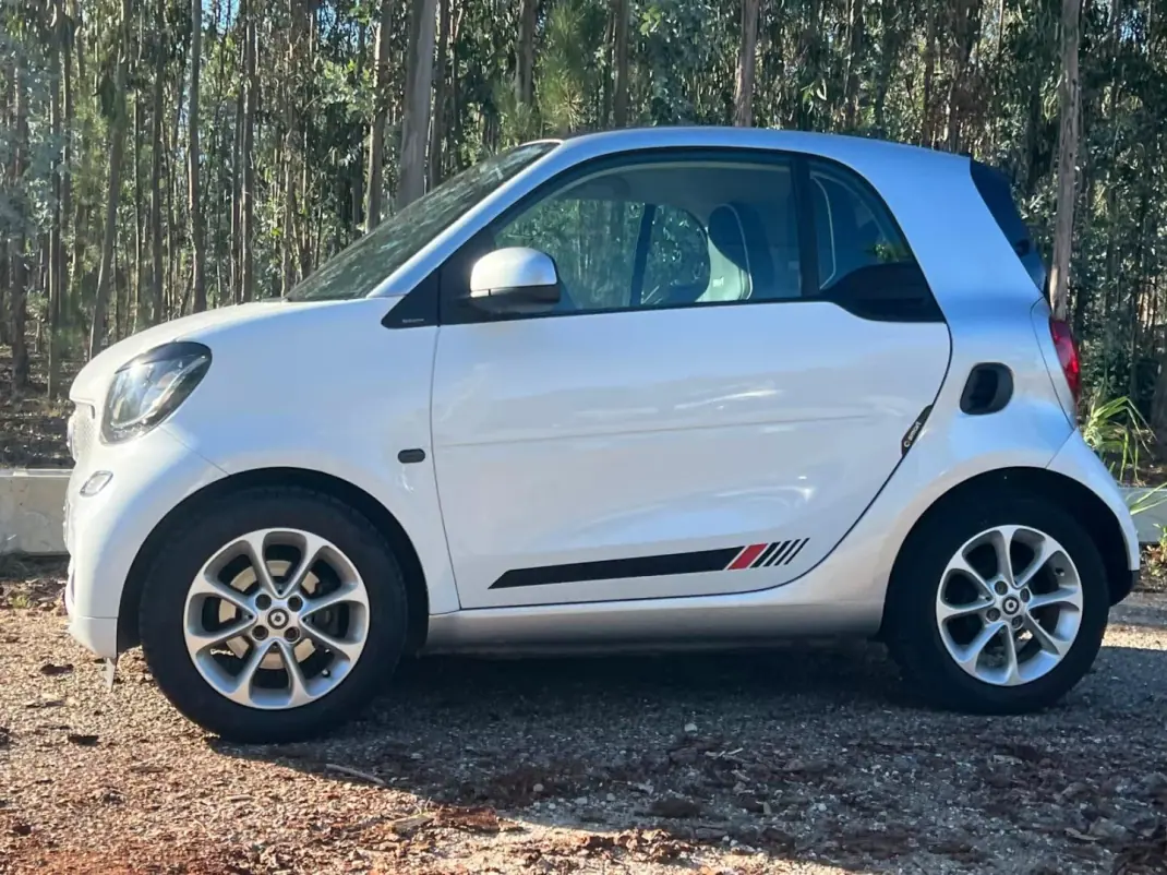 Smart ForTwo 2015 - 9990 EUR, 56330 km - 56330km - foto 31 de 32