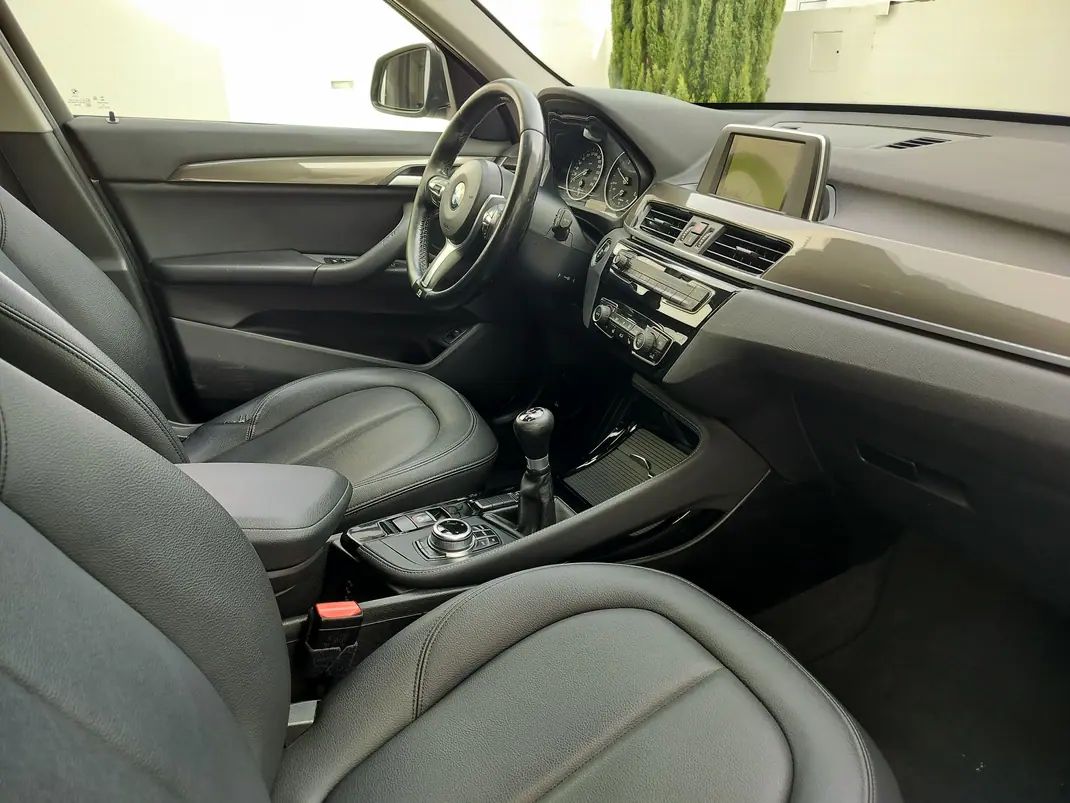 BMW X1 2017 - 14000 EUR, 220000 km - 220000km - foto 9 de 11
