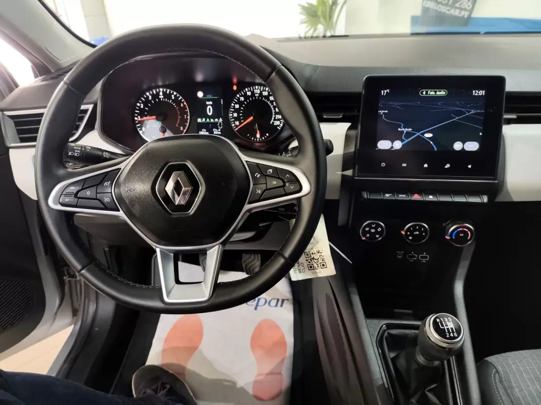 Renault Clio 2023 - 15450 EUR, 17000 km - AUTO.MOTO.pt - 17000km - foto 13 de 26