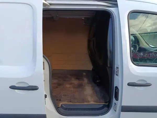 Renault Kangoo 2018 - 10500 EUR, 159000 km - AUTO.MOTO.pt - 159000km - foto 7 de 27