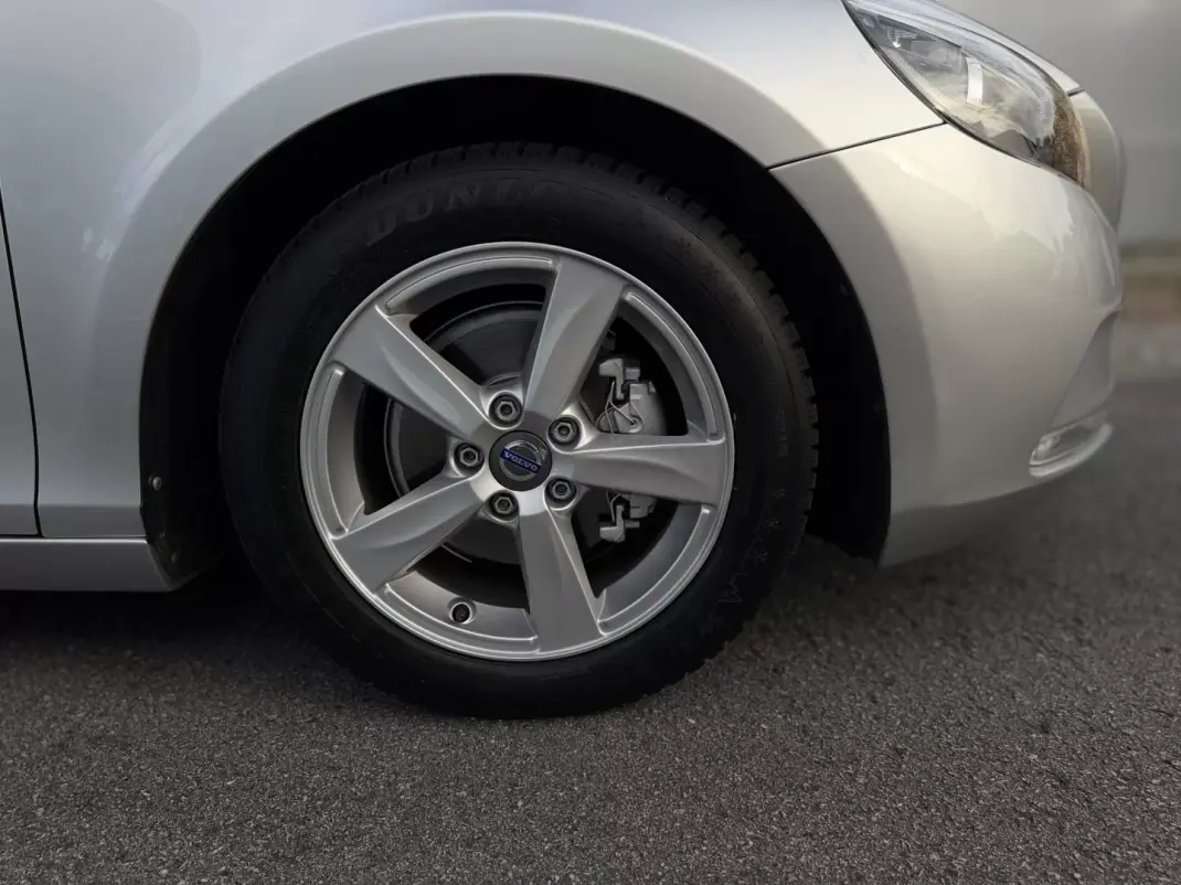 Volvo V40 2015 - 12450 EUR, 143090 km - AUTO.MOTO.pt - 143090km - foto 7 de 20