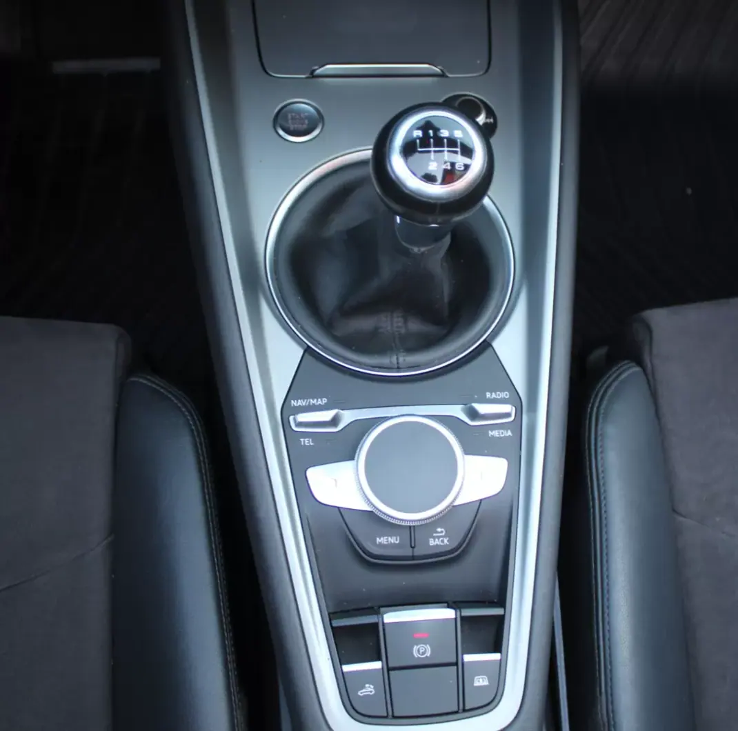 Audi TT Roadster 2015 - 23990 EUR, 151000 km - 151000km - foto 23 de 47