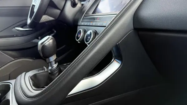 Jaguar E-Pace 2019 - 24500 EUR, 164000 km - AUTO.MOTO.pt - 164000km - foto 39 de 64