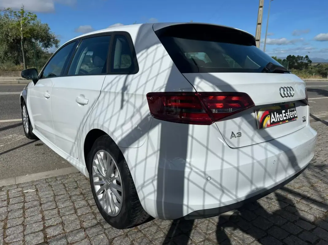 Audi A3 Sportback 2015 - 15900 EUR, 151923 km - AUTO.MOTO.pt - 151923km - foto 4 de 30
