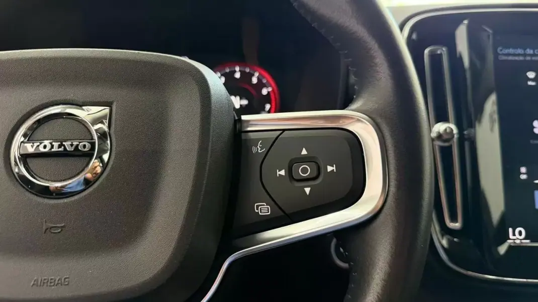 Volvo XC 40 2018 - 24990 EUR, 65080 km - 65080km - foto 21 de 30