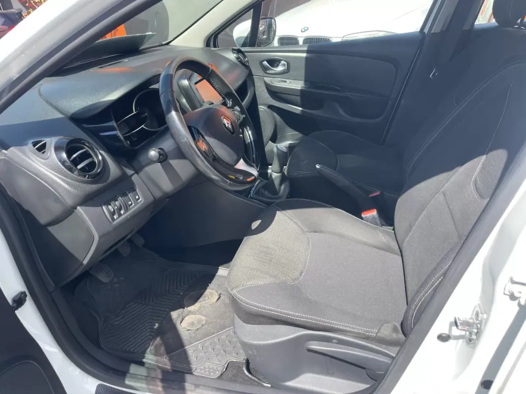 Renault Clio 2015 - 8950 EUR, 234122 km - AUTO.MOTO.pt - 234122km - foto 8 de 12