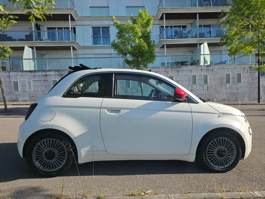 Fiat 500e C 2021 - 14250 EUR, 75000 km - AUTO.MOTO.pt - 75000km - foto 24 de 26