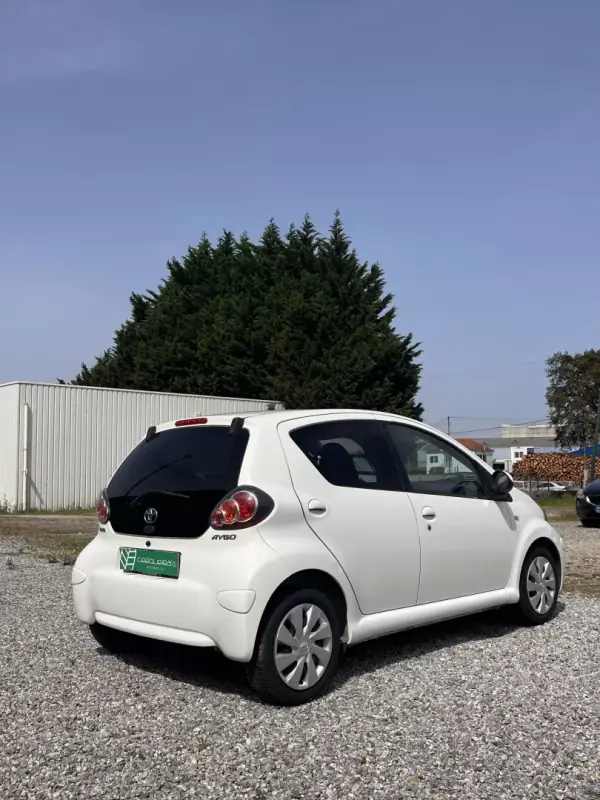 Toyota Aygo 2011 - 7000 EUR, 114200 km - AUTO.MOTO.pt - 114200km - foto 4 de 16
