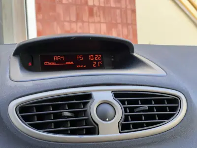 Renault Clio 2008 - 4990 EUR, 255000 km - AUTO.MOTO.pt - 255000km - foto 25 de 31